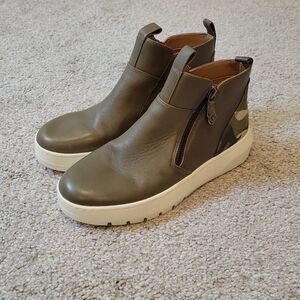Vionic Women's Leather Sneaker Boots  Brinkely Olive Size 6
